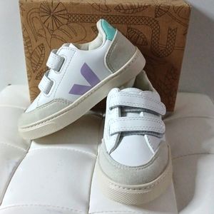 Like new Veja little girls sneakers